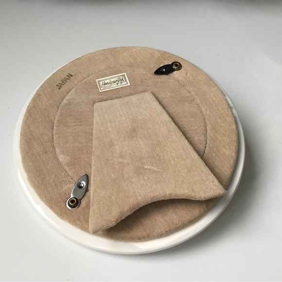 Fitz and Floyd round, 5” white frame with flower - Picture 4 of 8